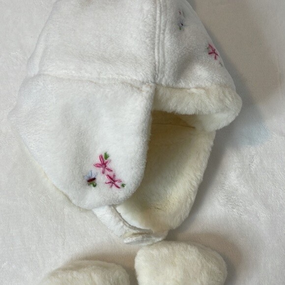 Gap Winter Hat and Mittens Size 6-12mos - Picture 5 of 6